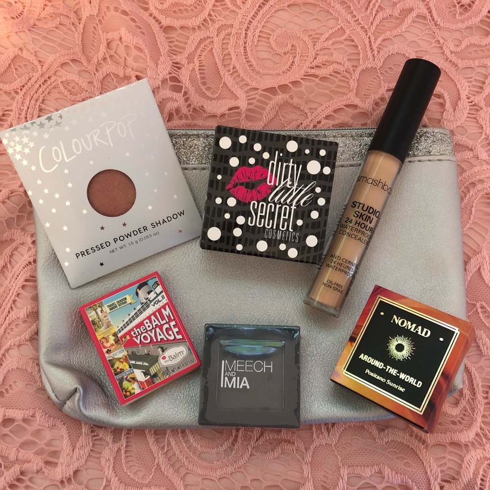 🌸 SOLD 🌸 New Makeup & case